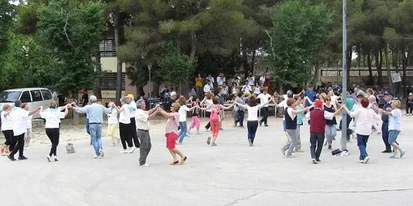 El 19è Aplec de Sardanes ‘Vila d’Altafulla’ reuneix prop de 300 persones al parc del Comunidor