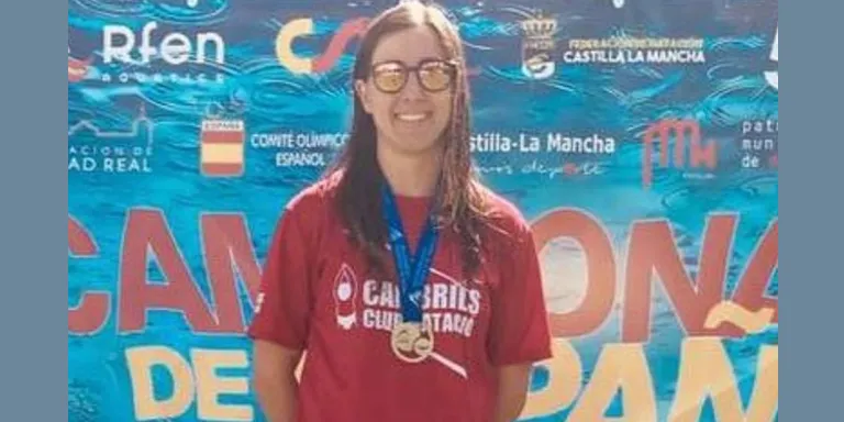 La nedadora cambrilenca Beatriz Martínez guanya tres medalles al Campionat d'Espanya Màster d'estiu