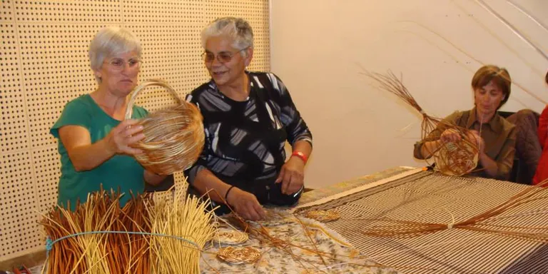 Igersseu homenatja l'artesana del vímet Leonor Jiménez