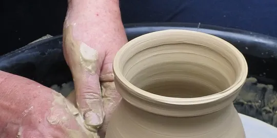 Tancades les inscripcions per al taller de pintura i ceràmica per a infants