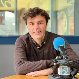 Entrevistes de la Justa del 12/4/2022 — Sant Just avui: enquesta ciutadana, pla d’obres i passera de Mas Lluí; Sant Jordi, pistes escolars, primera fotolinera i control de plagues - episode art