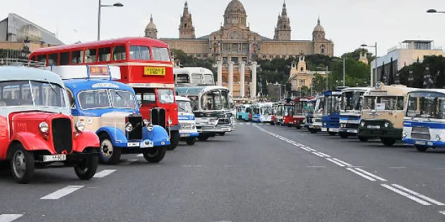 Una quarantena d’autobusos clàssics participen aquest cap de setmana en una nova edició del Ral·li Internacional d’Autobusos Clàssics Barcelona Caldes de Montbui