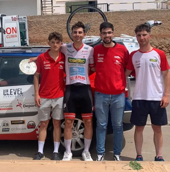 Més d’un centenar de ciclistes participen a la Clàssica Xavi Tondo