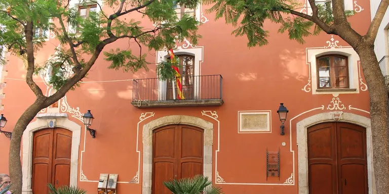 L’IEV presenta l’exposició Rondalles al Pati – Un projecte compartit