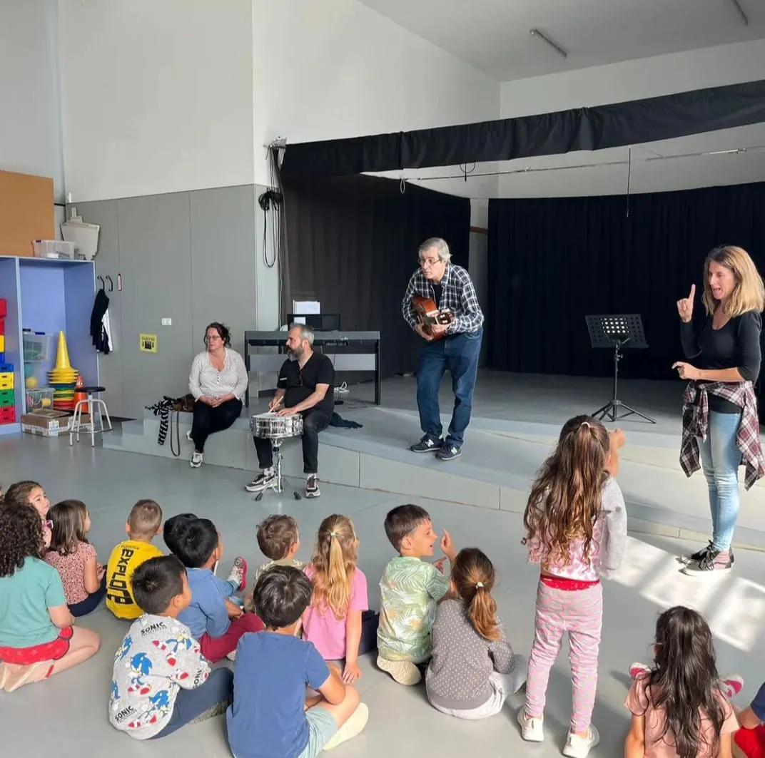 Professors de l’escola Joan Valls creen un conte musical per als alumnes d’educació infantil de Caldes