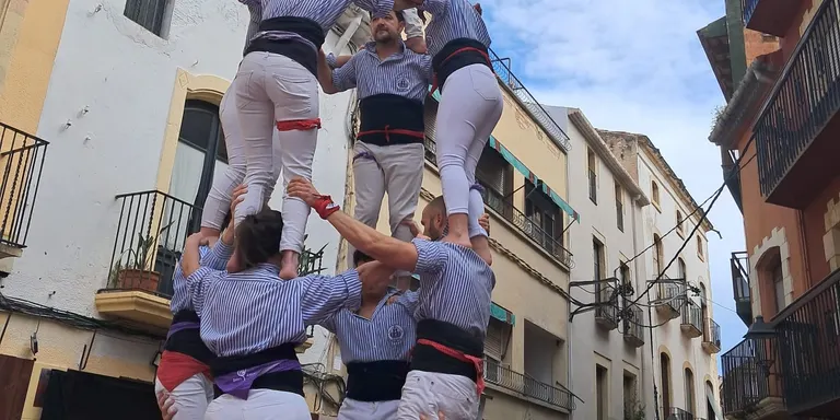 Els Xiquets de Torredembarra obren temporada amb castells de 6