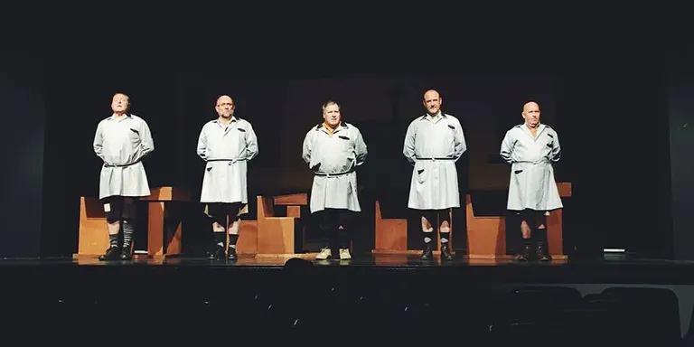 Rialles i bon humor en l'estrena de "El Florido Pensil"