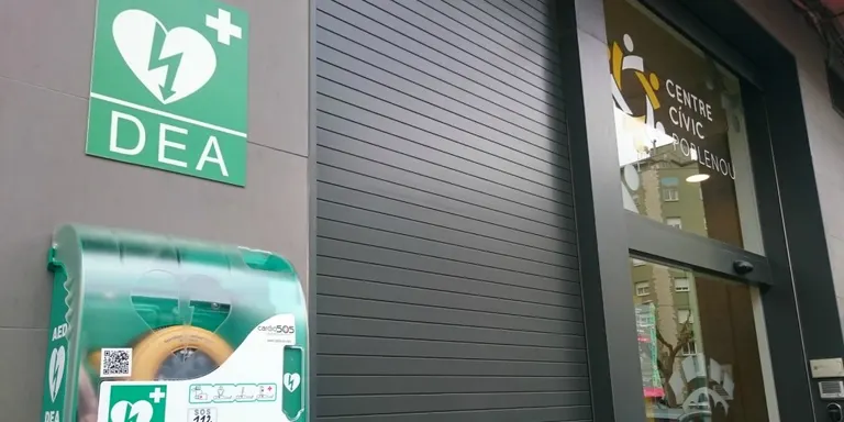 Pineda ja disposa de 16 desfibril.ladors