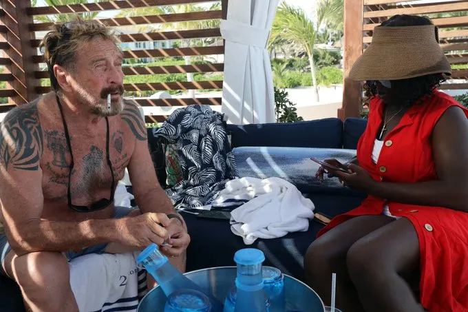 El guru de la informàtica John McAfee, que va viure a Cambrils, apareix mort a la presó
