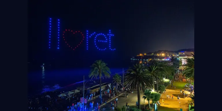 La catalana Flock Drone Art guanya un premi internacional per l'espectacle de llum amb drons que es va veure a Lloret