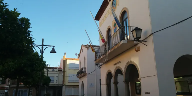 Comencen 10 dies de dol oficial per les víctimes del COVID-19
