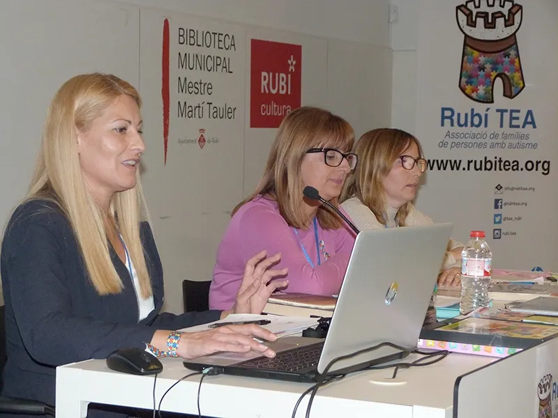 Martínez i altres sòcies de RubíTea durant l'acte d'aquest dimarts
