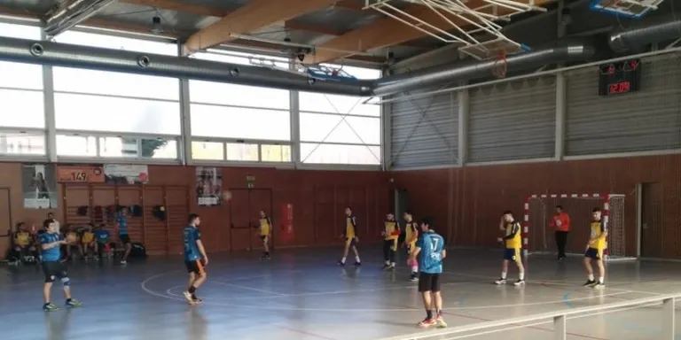 Els Maristes segueixen forts a casa