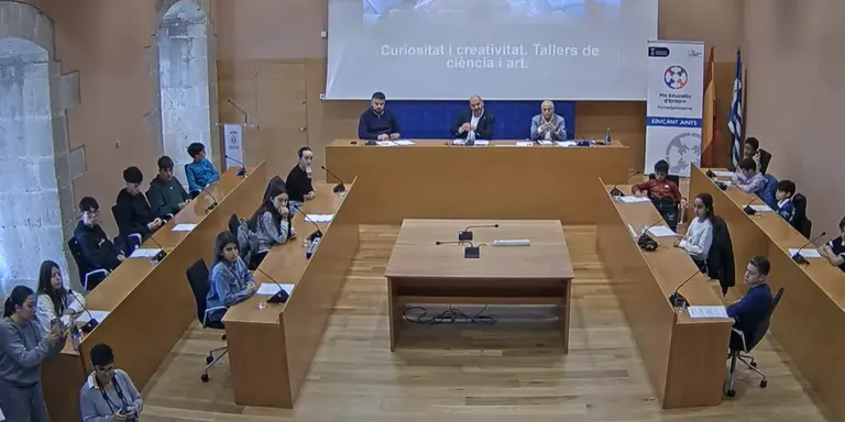 Els infants i joves de la Torre traslladen les seves demandes al ple