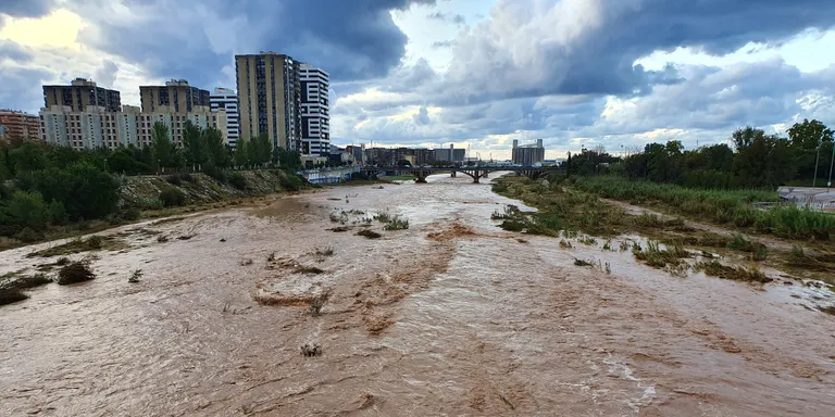 Les fortes pluges col·lapsen el territori