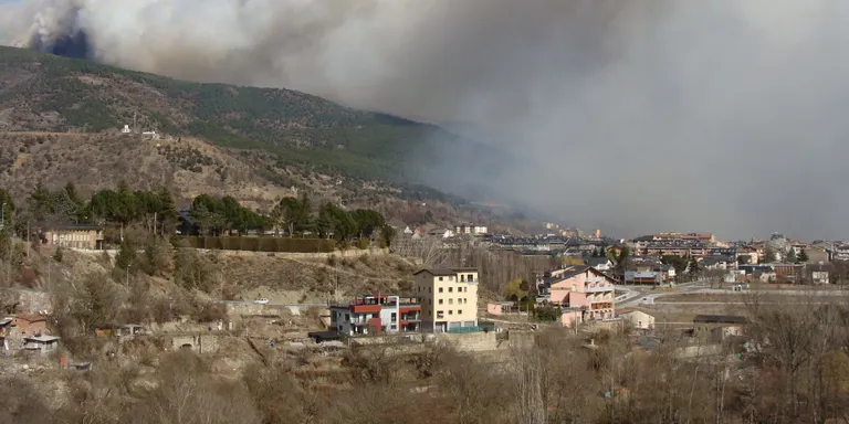 Un foc crema entre el municipi de les Valls de Valira i Estamariu