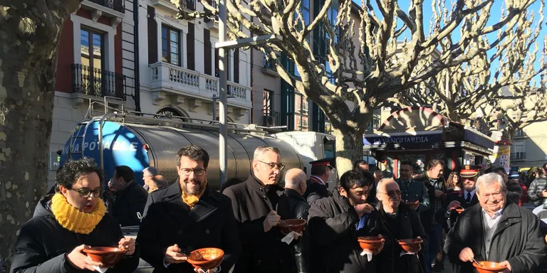 La Confraria de Sant Antoni de la Seu reparteix unes 7.000 racions amb la Calderada