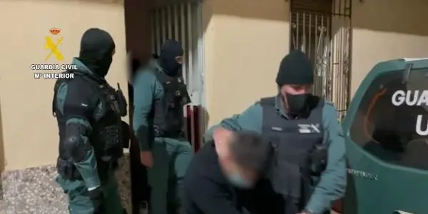La Guàrdia Civil deté a Tarragona i a Almeria 19 persones d'una xarxa que portava migrants en pasteres des del nord d'Àfrica a l'Estat