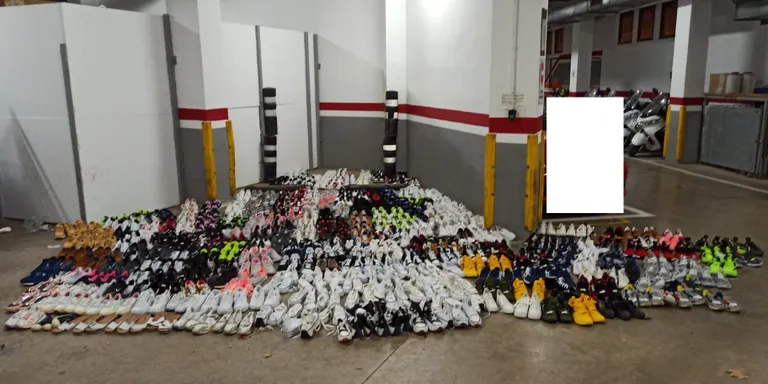 La Policia Local deté un motorista i el conductor d’un cotxe per superar la taxa d’alcoholèmia i conduir amb un permís fals