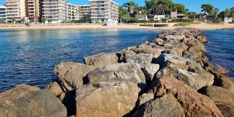 Comencen les obres d'estabilització de les platges de Sant Antoni i d'Es Monestrí, a Calonge