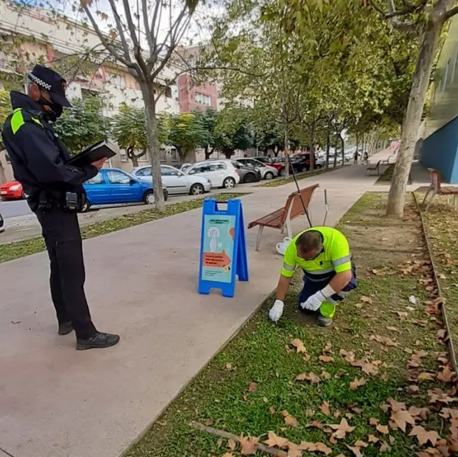 L'Ajuntament identifica i sanciona uns 30 propietaris de gossos que no recullen del carrer els excrements de les seves mascotes