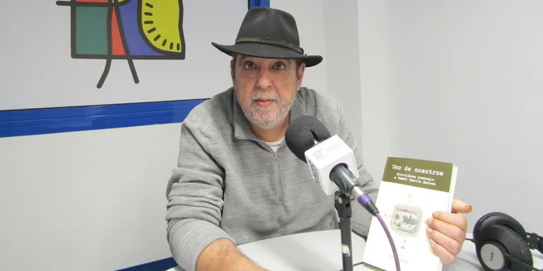 Ramón García Mateos: “El llibre ‘Uno de nosotros’ és una celebració de l’amistat perquè reuneix molts amics”