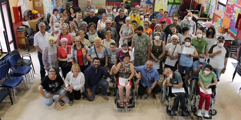El Punt Òmnia de la Seu d'Urgell lliura 128 certificats a les persones participants en els tallers del curs 2021-2022