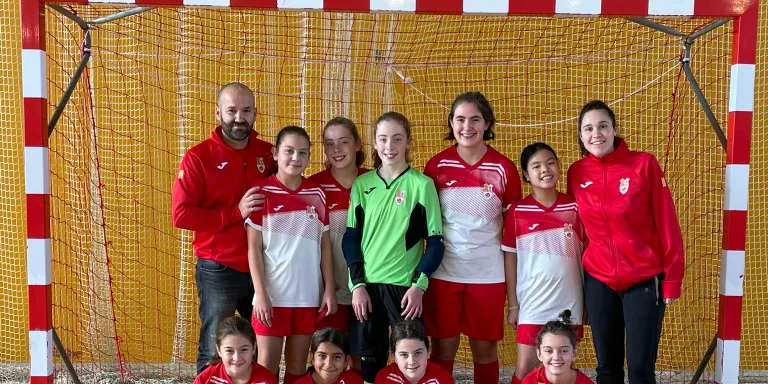 Les noies de l'equip aleví femení del Club Futbol Sala Arenys de Munt s'han proclamat campiones de lliga