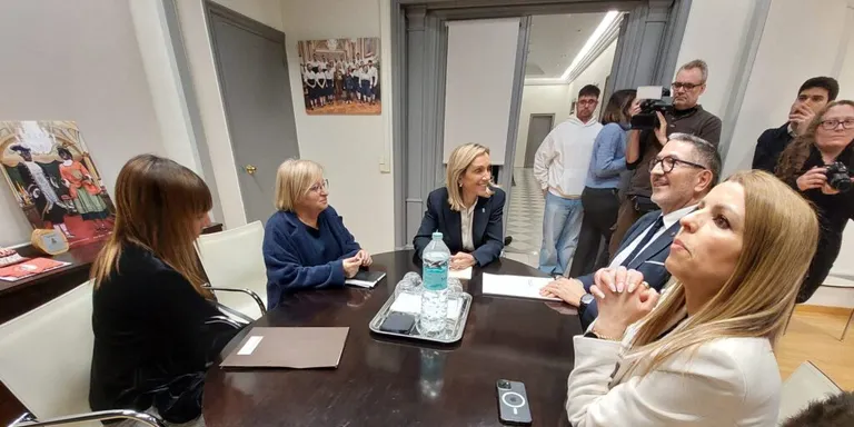 El conseller Sàmper es compromet mediar en el conflicte d’International Paper
