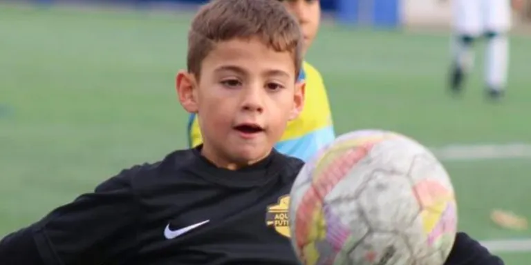 L'Aqua Hotel FC organitza el torneig solidari Bee Cup de Prebenjami, amb el Barça i l'Espanyol entre d'altres clubs