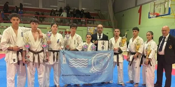 Botí de trofeus del Dojo Zanshin Kyokushin de Torredembarra en l’Spanish Open Karate Championship