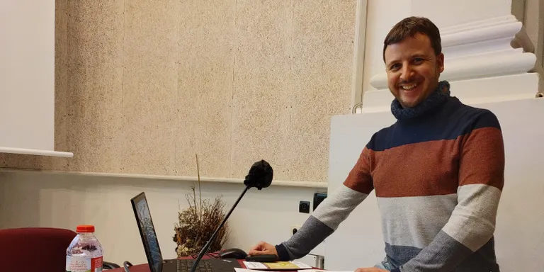 El farmacèutic Joan Lluís Purgimon parla d'antibiòtics a Puigcerdà