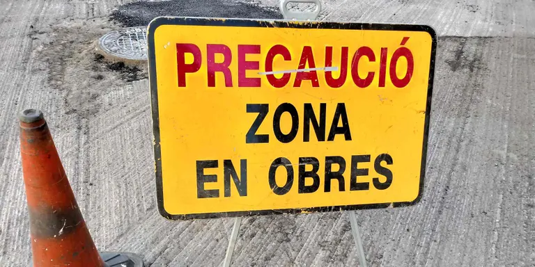 Les obres del carrer Marconi originen canvis en la direcció provisionals en carrers a Mas Roger