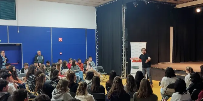 Quim Masferrer ha passat per les aules de La Selva al programa "Artistes a l'Aula"