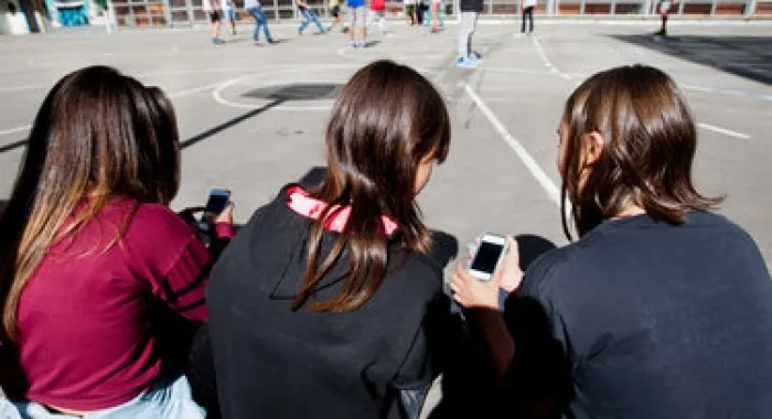 L'ús dels mòbils està prohibit en els centres educatius arenyencs 