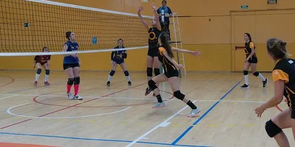 El CEVOL Torredembarra femení debuta amb una victòria clara davant l’Elisabeth Salou (3-0)