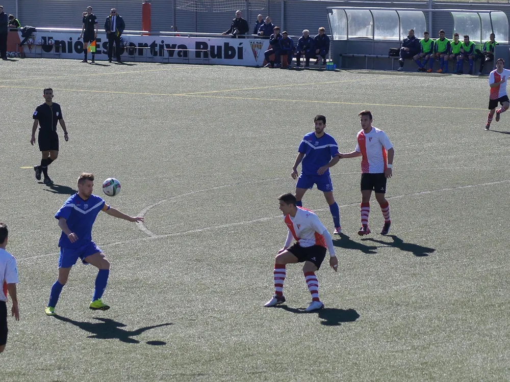 Molta feina a l'àrea del Rubí en el partit davant l'Europa