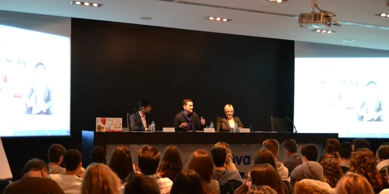Presentat a Pineda el Concurs d'Idees Emprenedores "Llença't" amb una conferència del coatch Sergio Fernández