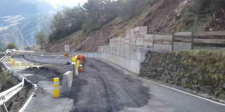 Habilitat un pas alternatiu a la carretera de Fontaneda