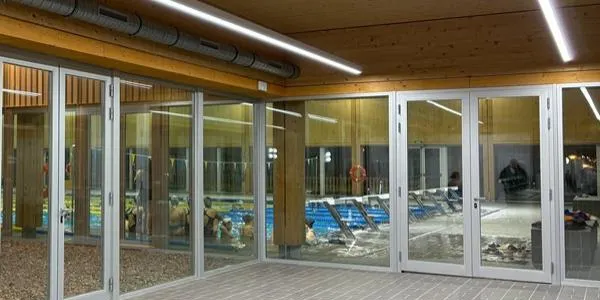 Pujaran els preus per poder gaudir de la piscina coberta de Torredembarra
