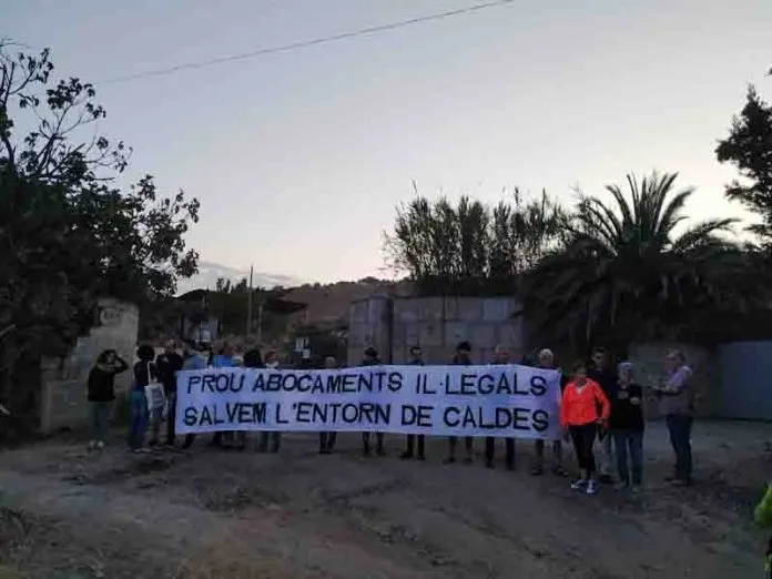 Un grup de calderins denuncien que l'activitat a Can Cararac no s'ha aturat