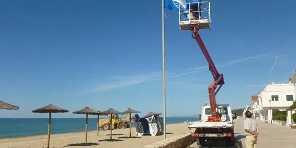 Altafulla hissa la bandera blava després d’un bon cap de setmana d’inici de la temporada de platja
