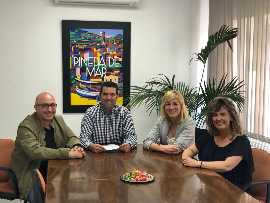 L'Ajuntament de Pineda i el Centre Cultural i Recreatiu signen un conveni de col·laboració pel foment de les activitats escèniques entre els joves
