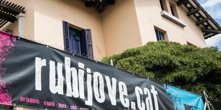L’Estiu Jove ofereix formació i activitats lúdiques per a les vacances