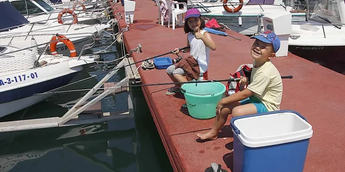 70 nens i nenes participen en el Concurs de Pesca organitzat pel club de pesca Mar Esport