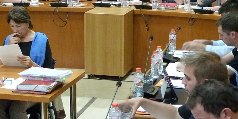 El vot de qualitat de l’alcaldessa tomba la moció contra l’aplicació de l’article 155