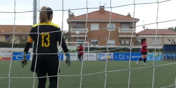 Les futbolistes podran jugar en els equips masculins de qualsevol categoria del futbol català