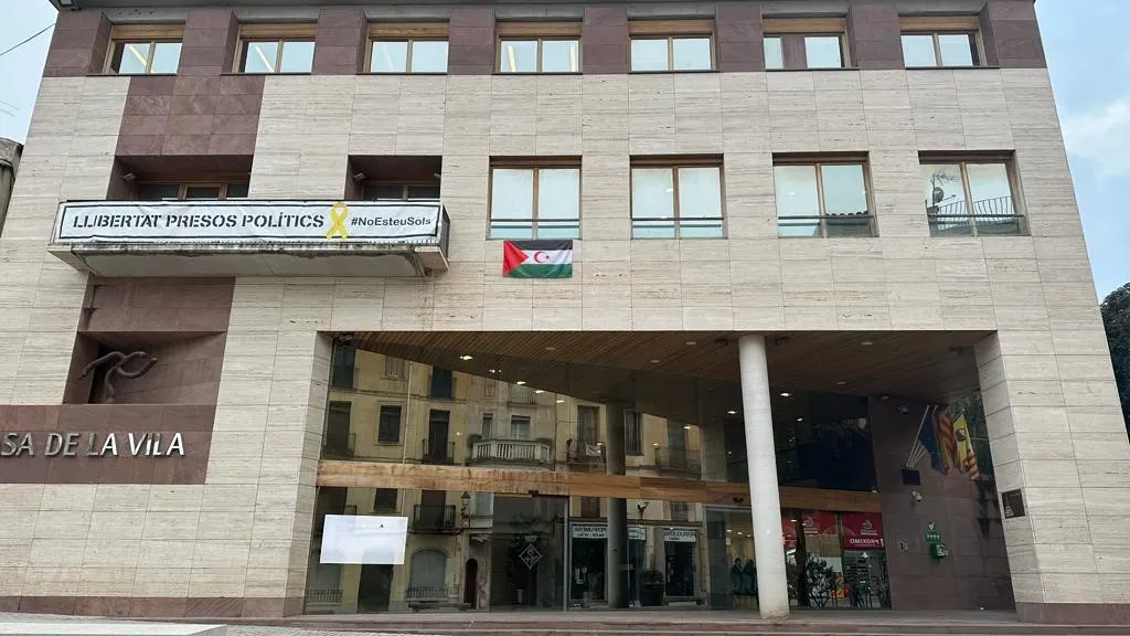 L’Ajuntament de Caldes fa bandera de la solidaritat amb el poble sahrauí