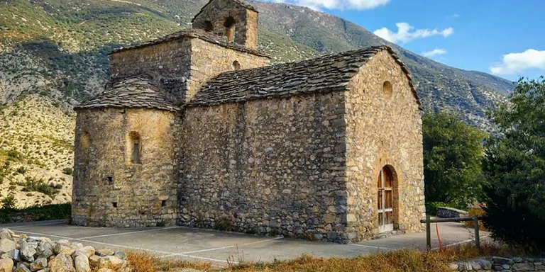 Reobre per Setmana Santa l'església de Sant Serni de Cabó