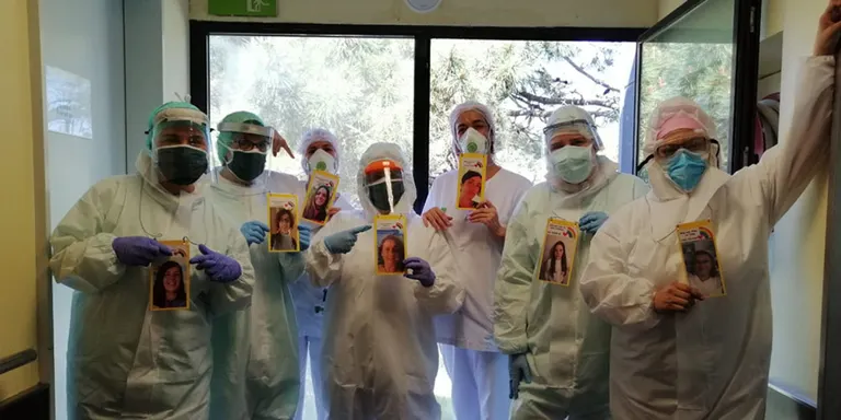 COVID-19: Les infermeres humanitzen el tracte amb els pacients